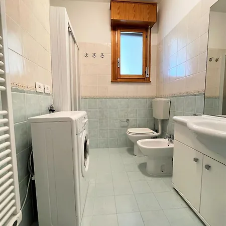 With Shared Pools And Garden וילה *