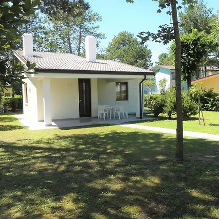 וילה With Shared Pools And Garden