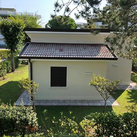 ヴィラ With Shared Pools And Garden *