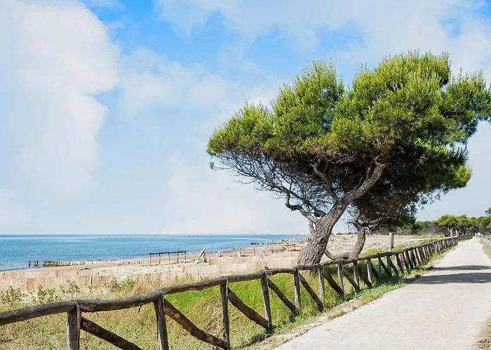 Вилла With Shared Pools And Garden Бибионе